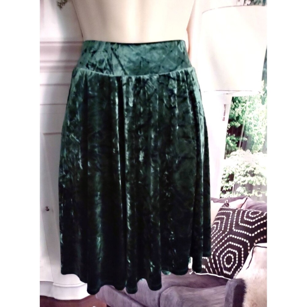 Torrid Size 1 (1X) Mini Skirt Velvet Fall Winter Christmas Green New Year's